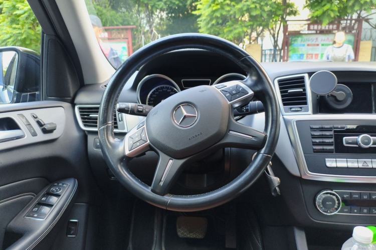 Used Mercedes-Benz M-Class 2014 ML 320 4MATIC Steering Wheel