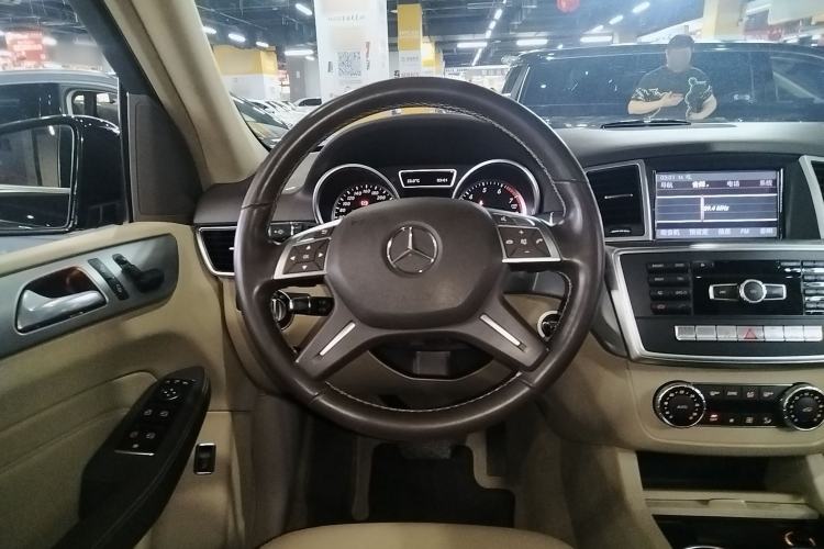 Used Mercedes-Benz M-Class 2014 ML 320 4MATIC Steering Wheel