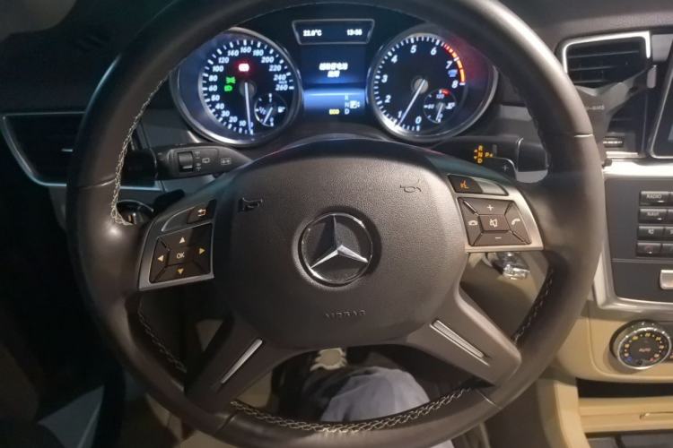 Used Mercedes-Benz M-Class 2014 ML 320 4MATIC Steering Wheel