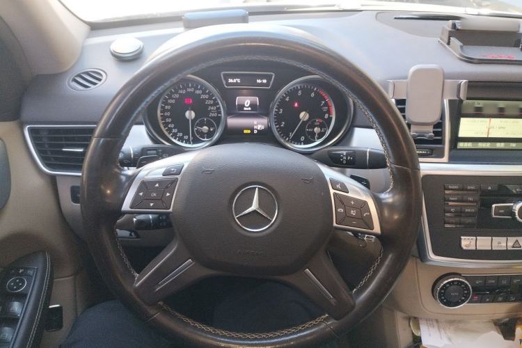 Used Mercedes-Benz M-Class 2014 ML 320 4MATIC Steering Wheel