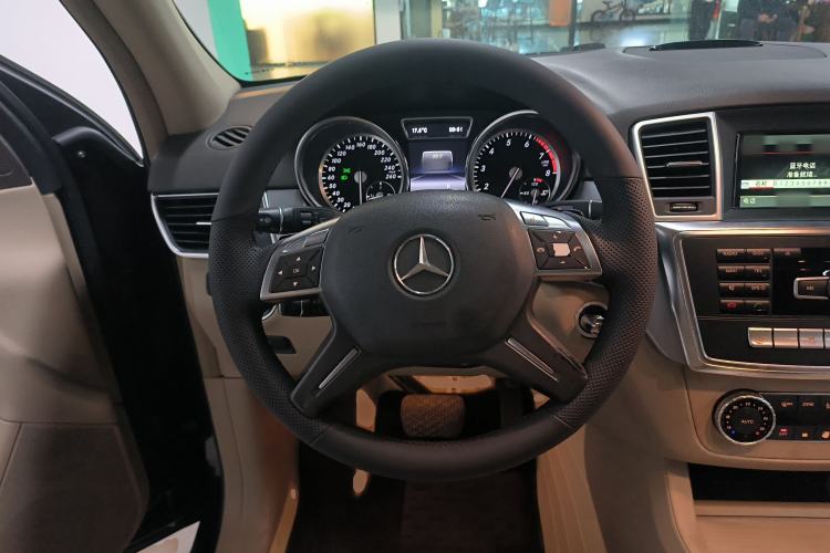 Used Mercedes-Benz M-Class 2014 ML 320 4MATIC Steering Wheel