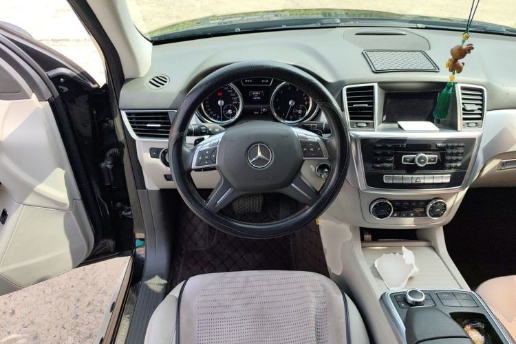 Used Mercedes-Benz M-Class 2014 ML 320 4MATIC Steering Wheel