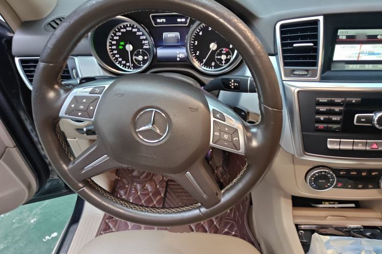 Used Mercedes-Benz M-Class 2014 ML 320 4MATIC Steering Wheel