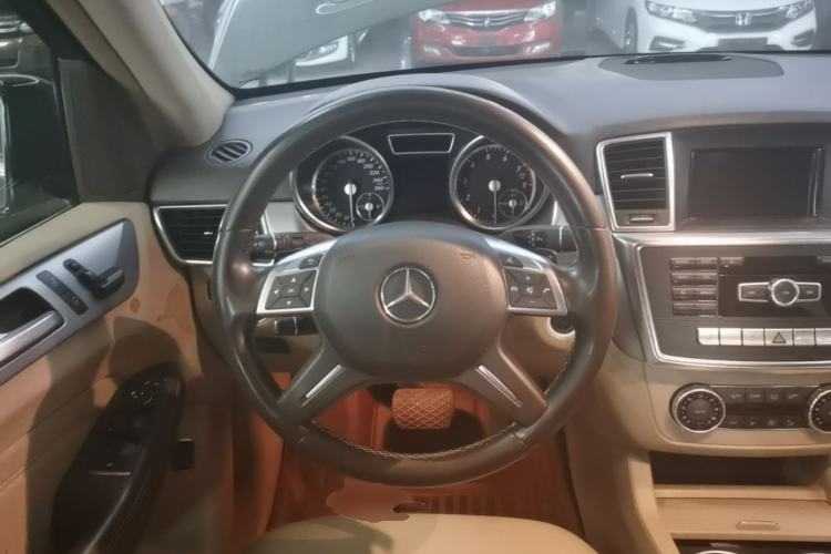 Used Mercedes-Benz M-Class 2014 ML 320 4MATIC Steering Wheel
