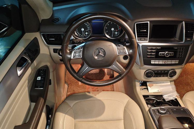 Used Mercedes-Benz M-Class 2014 ML 320 4MATIC Steering Wheel