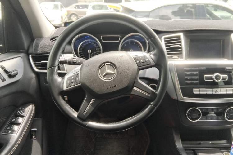 Used Mercedes-Benz M-Class 2014 ML 320 4MATIC Steering Wheel