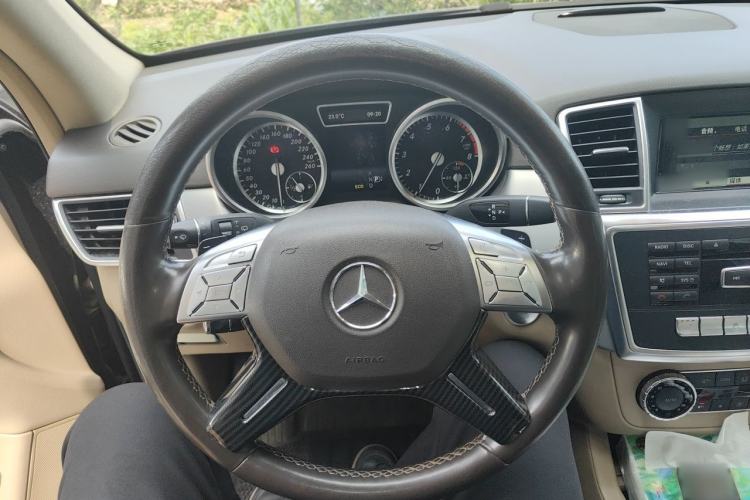 Used Mercedes-Benz M-Class 2014 ML 320 4MATIC Steering Wheel