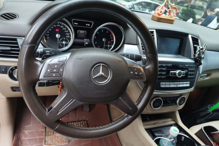 Used Mercedes-Benz M-Class 2014 ML 320 4MATIC Steering Wheel