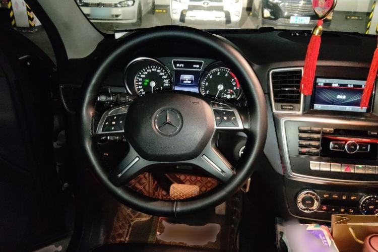 Used Mercedes-Benz M-Class 2014 ML 320 4MATIC Steering Wheel
