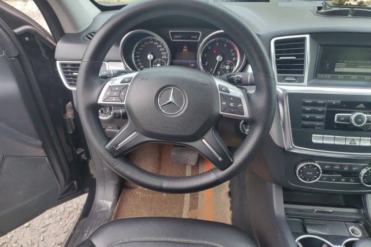 Used Mercedes-Benz M-Class 2014 ML 320 4MATIC Steering Wheel