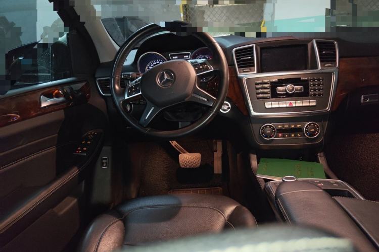 Used Mercedes-Benz M-Class 2014 ML 400 4MATIC Dynamic Model Steering Wheel