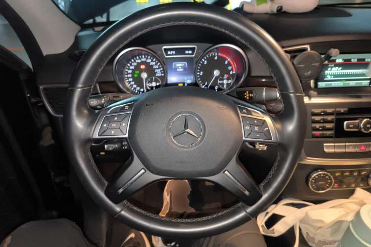 Used Mercedes-Benz M-Class 2014 ML 350 CDI 4MATIC Steering Wheel