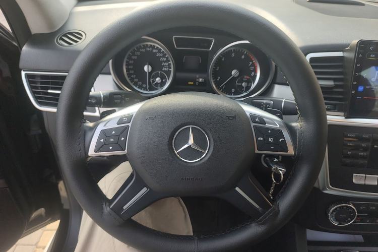 Used Mercedes-Benz M-Class 2014 ML 320 4MATIC Steering Wheel