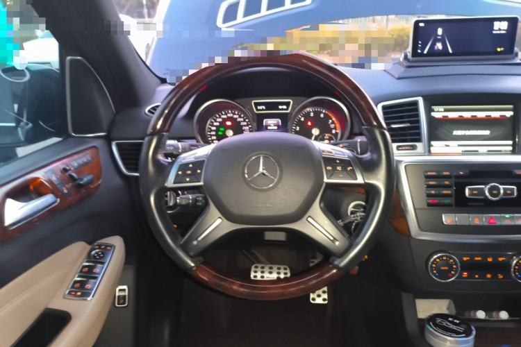 Used Mercedes-Benz M-Class 2014 ML 400 4MATIC Luxury Model Steering Wheel