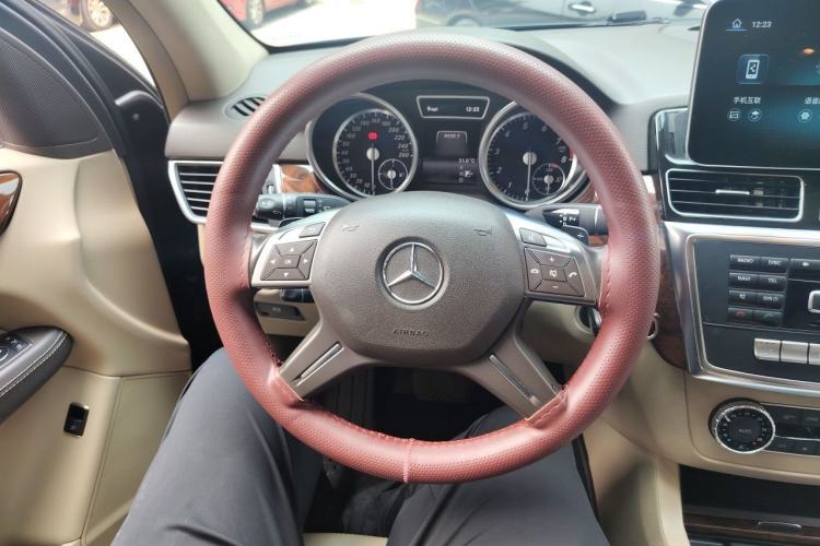 Used Mercedes-Benz M-Class 2014 ML 400 4MATIC Luxury Model Steering Wheel