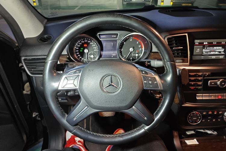 Used Mercedes-Benz M-Class 2014 ML 350 CDI 4MATIC Steering Wheel