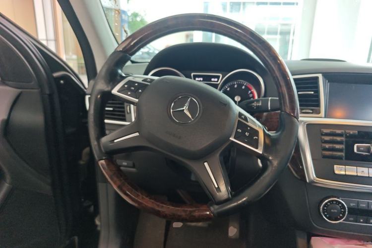 Used Mercedes-Benz M-Class 2014 ML 320 4MATIC Steering Wheel