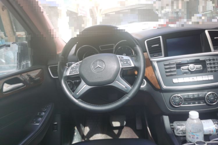 Used Mercedes-Benz M-Class 2014 ML 400 4MATIC Dynamic Model Steering Wheel
