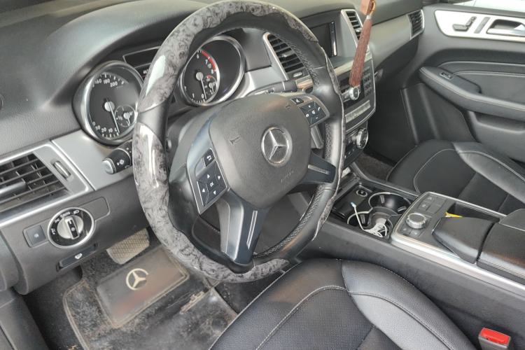 Used Mercedes-Benz M-Class 2014 ML 320 4MATIC Steering Wheel