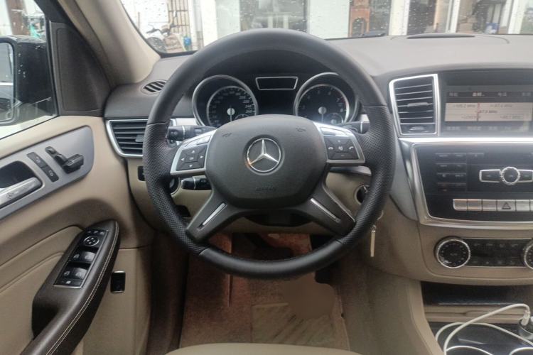 Used Mercedes-Benz M-Class 2014 ML 320 4MATIC Steering Wheel