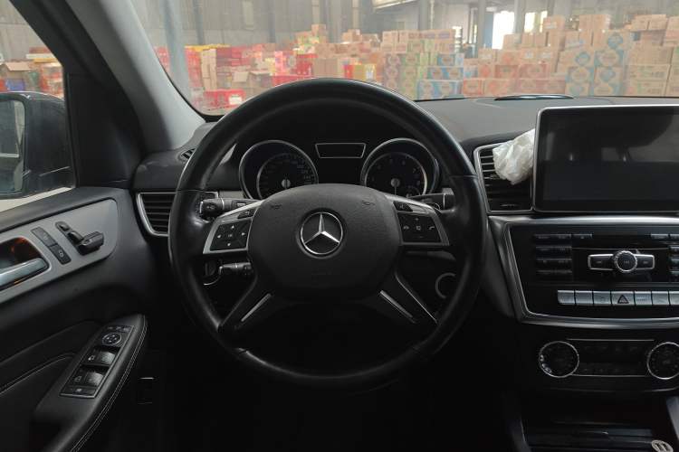 Used Mercedes-Benz M-Class 2014 ML 320 4MATIC Steering Wheel