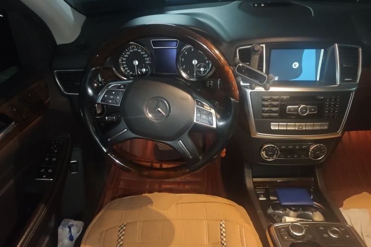 Used Mercedes-Benz M-Class 2014 ML 400 4MATIC Luxury Model Steering Wheel