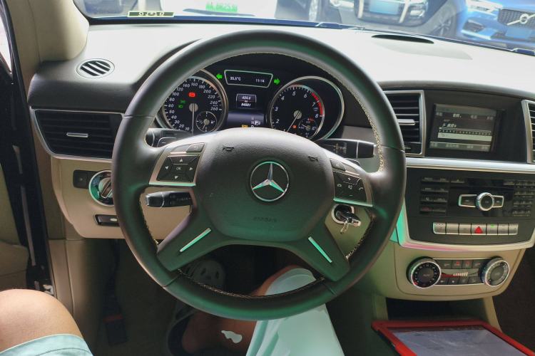 Used Mercedes-Benz M-Class 2014 ML 320 4MATIC Steering Wheel