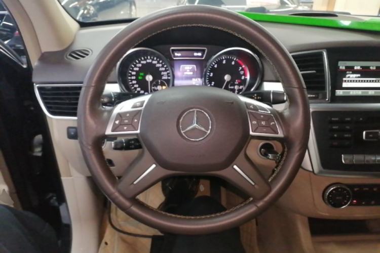 Used Mercedes-Benz M-Class 2014 ML 320 4MATIC Steering Wheel