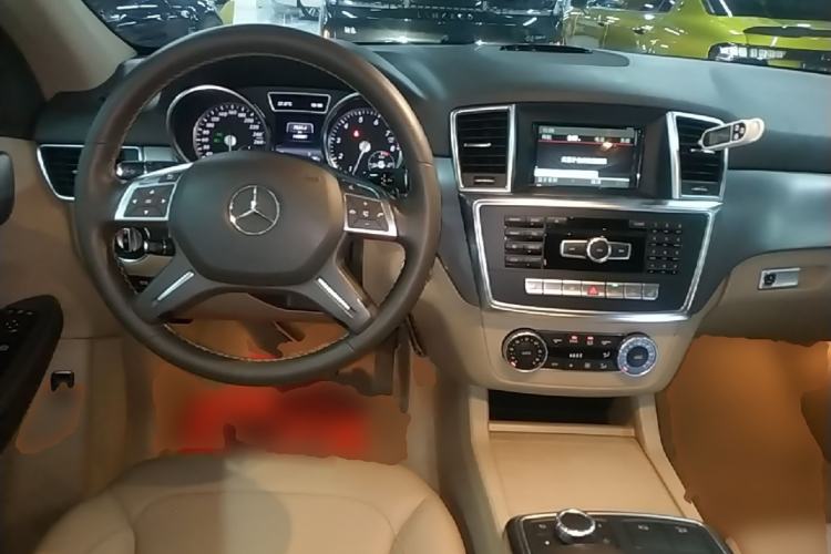 Used Mercedes-Benz M-Class 2014 ML 320 4MATIC Steering Wheel