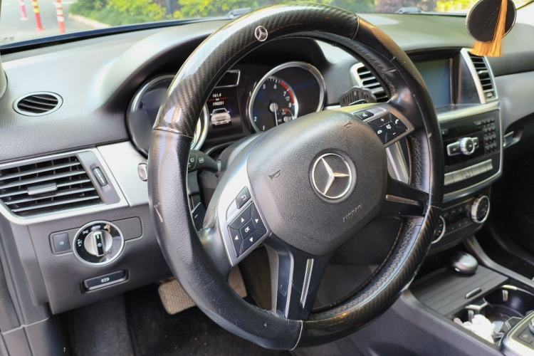 Used Mercedes-Benz M-Class 2014 ML 320 4MATIC Steering Wheel