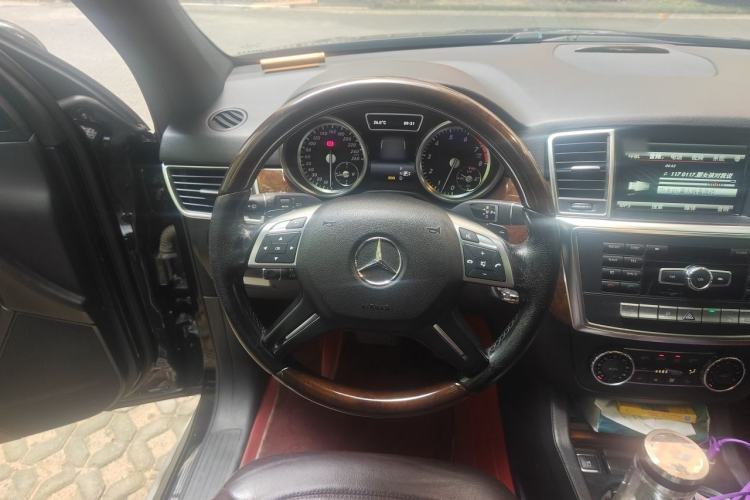 Used Mercedes-Benz M-Class 2014 ML 400 4MATIC Luxury Model Steering Wheel