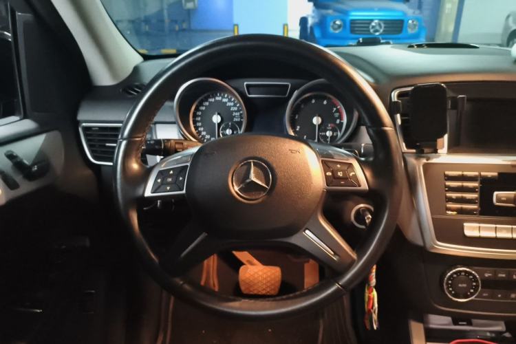 Used Mercedes-Benz M-Class 2014 ML 320 4MATIC Steering Wheel