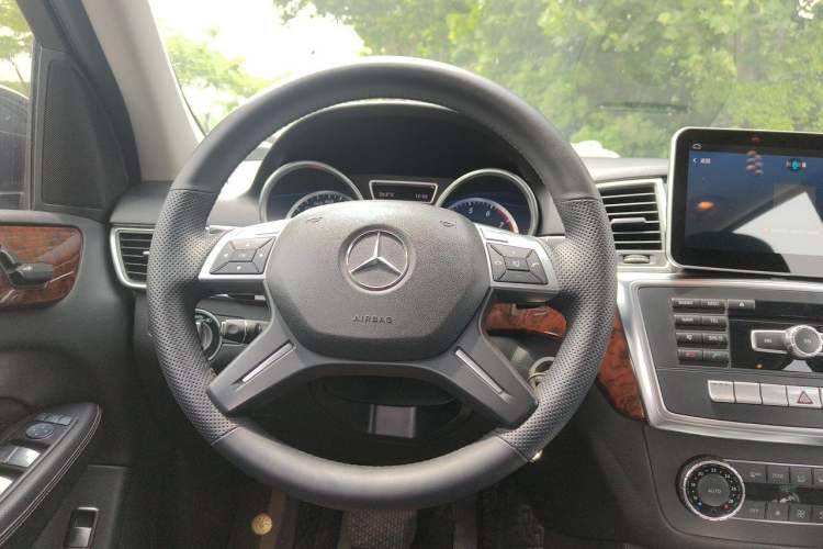 Used Mercedes-Benz M-Class 2014 ML 320 4MATIC Steering Wheel