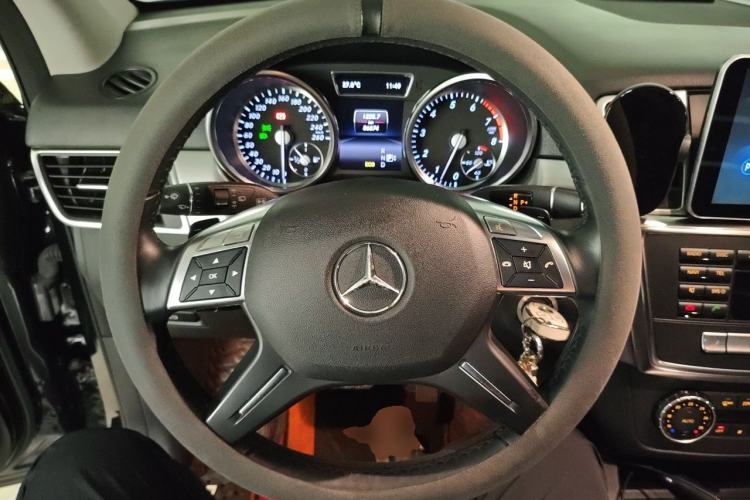 Used Mercedes-Benz M-Class 2014 ML 320 4MATIC Steering Wheel