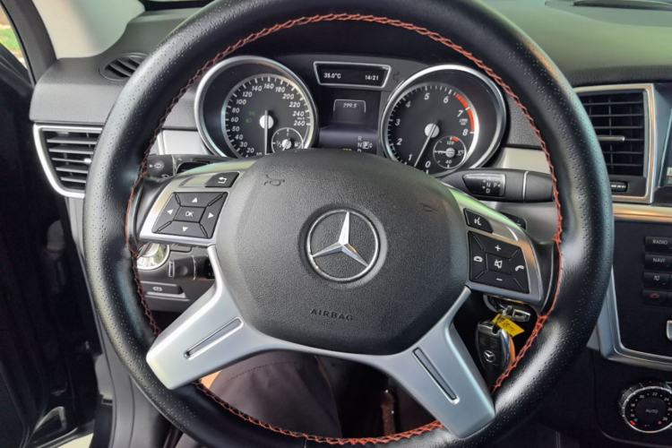 Used Mercedes-Benz M-Class 2014 ML 320 4MATIC Steering Wheel