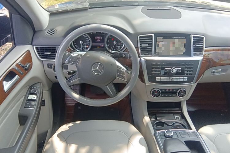Used Mercedes-Benz M-Class 2014 ML 400 4MATIC Dynamic Model Steering Wheel