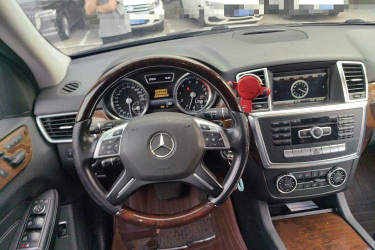 Used Mercedes-Benz M-Class 2014 ML 400 4MATIC Luxury Model Steering Wheel