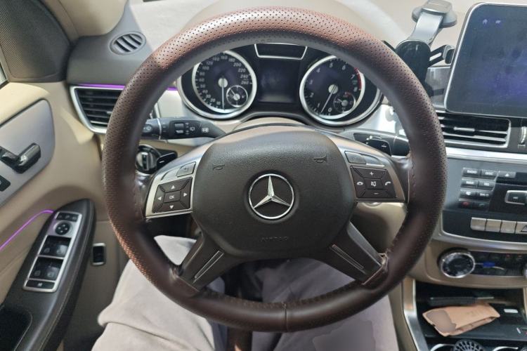 Used Mercedes-Benz M-Class 2014 ML 320 4MATIC Steering Wheel