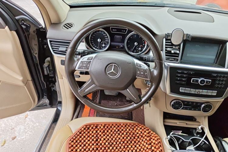 Used Mercedes-Benz M-Class 2014 ML 320 4MATIC Steering Wheel