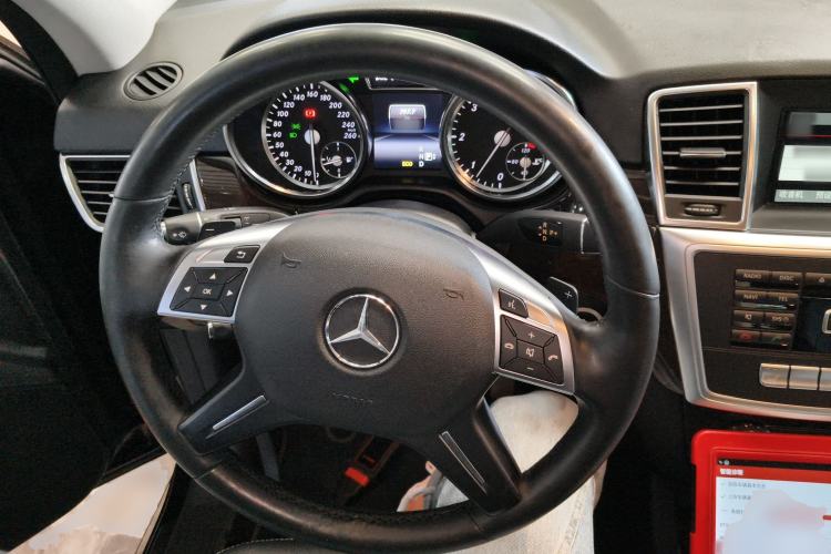 Used Mercedes-Benz M-Class 2014 ML 350 CDI 4MATIC Steering Wheel