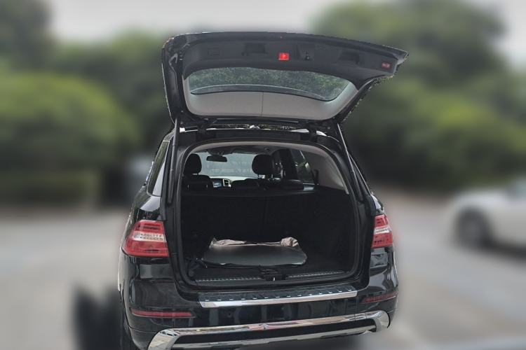 Used Mercedes-Benz M-Class 2014 ML 320 4MATIC Trunk