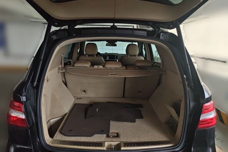 Used Mercedes-Benz M-Class 2014 ML 350 CDI 4MATIC Trunk