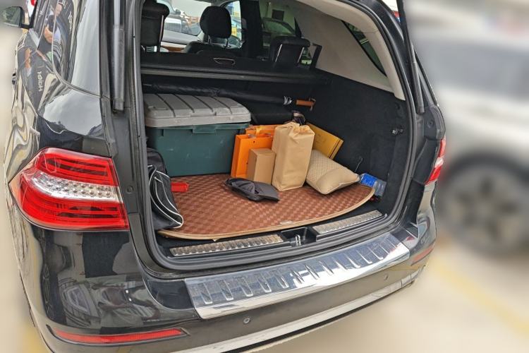 Used Mercedes-Benz M-Class 2014 ML 400 4MATIC Luxury Model Trunk