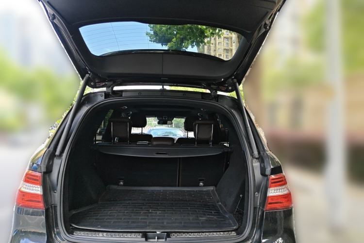 Used Mercedes-Benz M-Class 2014 ML 400 4MATIC Luxury Model Trunk