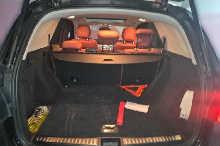 Used Mercedes-Benz M-Class 2014 ML 320 4MATIC Trunk