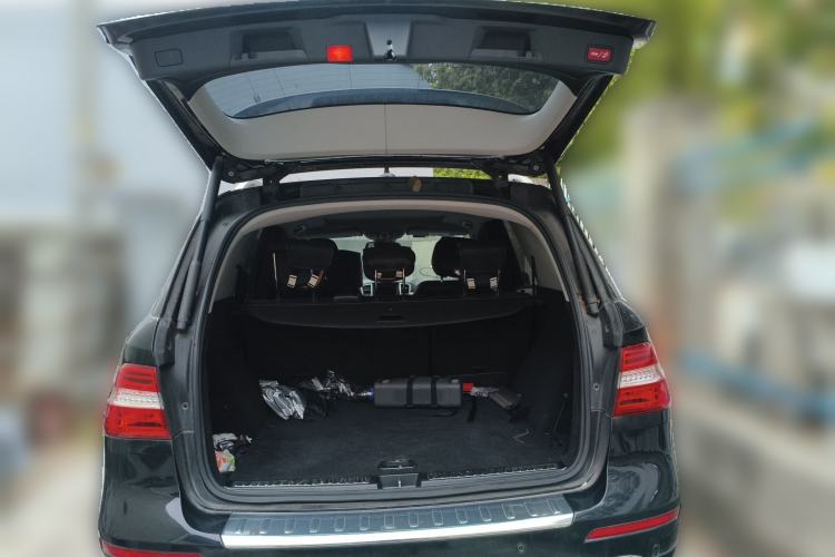 Used Mercedes-Benz M-Class 2014 ML 320 4MATIC Trunk