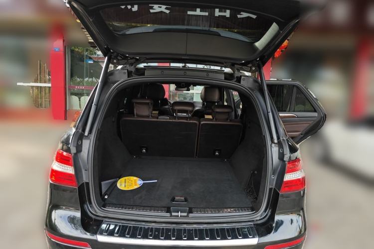 Used Mercedes-Benz M-Class 2014 ML 400 4MATIC Luxury Model Trunk