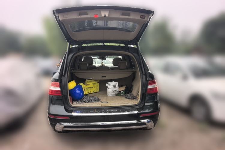 Used Mercedes-Benz M-Class 2014 ML 400 4MATIC Dynamic Model Trunk