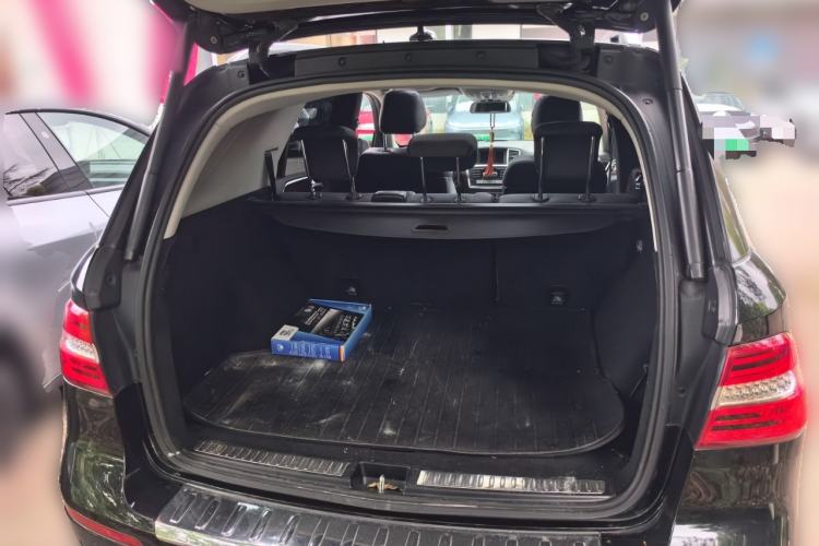 Used Mercedes-Benz M-Class 2014 ML 400 4MATIC Luxury Model Trunk