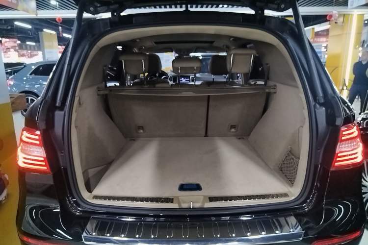 Used Mercedes-Benz M-Class 2014 ML 320 4MATIC Trunk
